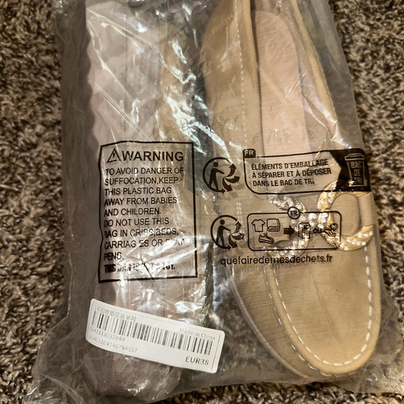 SHEIN Cream Loafers with Gold Chain Detail - Picture 4 of 4